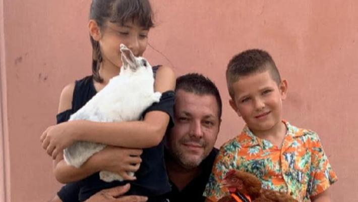 Niente pentola, c'è il lieto fine: la gallina Rosita è tornata a casa.