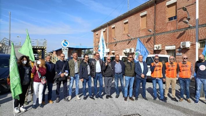 Polizia: aggressioni a Polfer Lamezia, sit in sindacati