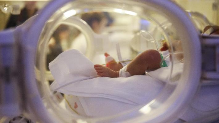 Donna partorisce con ovaia congelata 20 anni prima