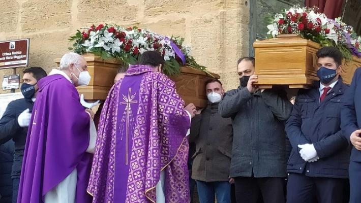 Covid uccide famiglia: parroco, celebriamo quinto funerale