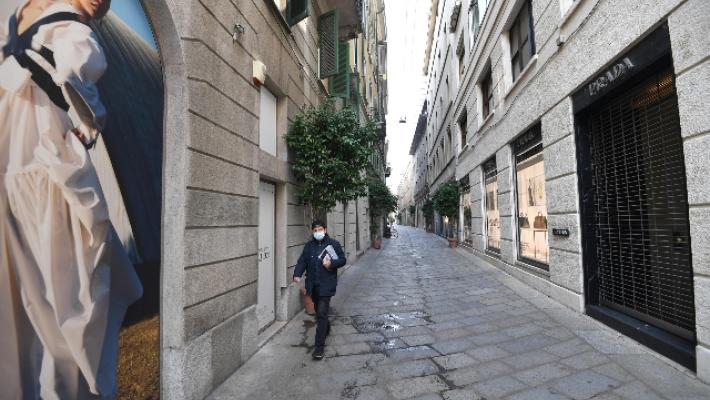 Gli strappano l'orologio da 130 mila euro mentre visita il quadrilatero della moda a Milano