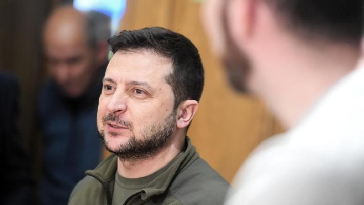 Zelensky: "Bene le nuove sanzioni contro la Russia, ma non basta". Kuleba: "Alla Nato tre richieste: armi, armi, armi"