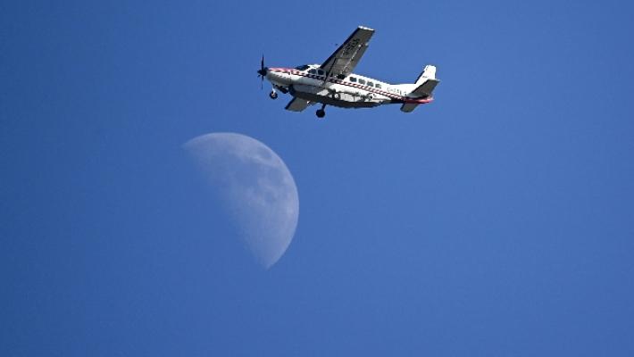 Pilota si sente male, passeggero fa atterrare aereo