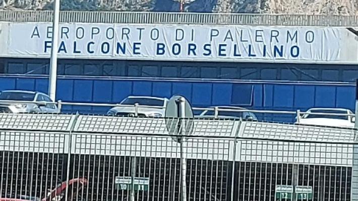"Problemi tecnici": non decolla il volo del Palermo per la trasferta a Reggio Emilia