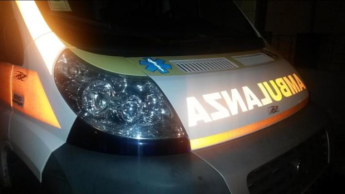 Frontale sulla via Emilia tra auto e moto. Grave il centauro