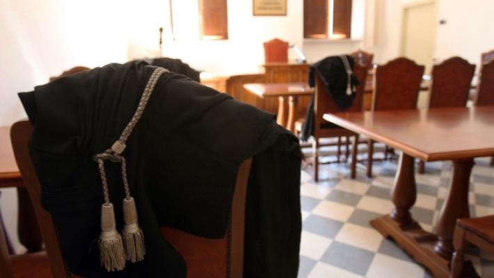 'Regista e teatro ripaghino danno psicologico violenza sessuale'