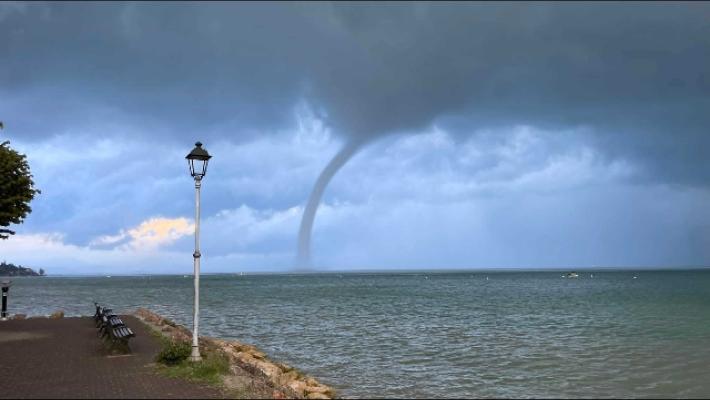 Maltempo: tromba d'aria sul Lago di Garda