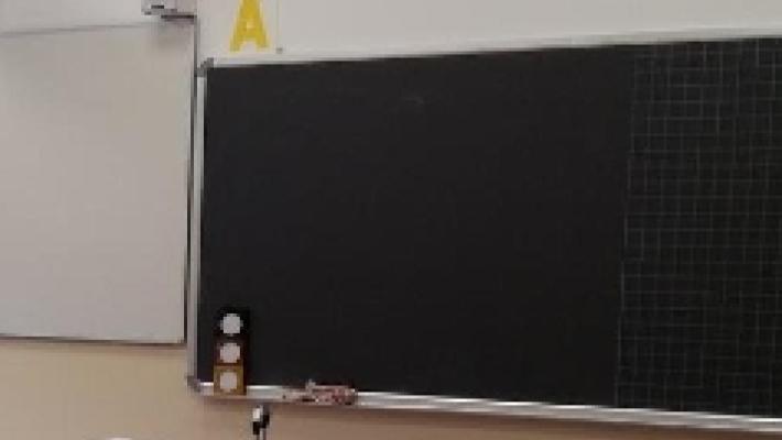 Cerca di separare due alunni 13enni, docente picchiato nel Comasco