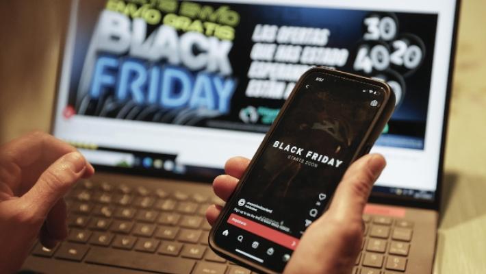 Stop alle false recensioni e ai bagarini online.  E novità anche per i saldi. Consumatori soddisfatti