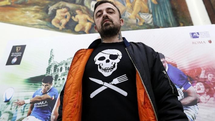 Fermato chef Rubio con una tanica di sangue animale, era diretto ad un sit-in pro Palestina