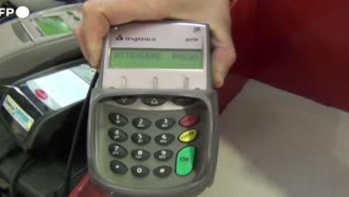 Restano i problemi per pagare con il Pos in Italia. I commercianti: "Che beffa: proprio per il Black friday"