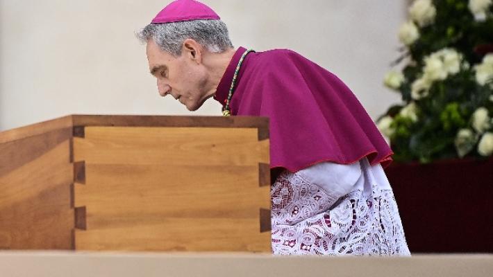Il Papa, via Gaenswein da Roma, torna in Germania