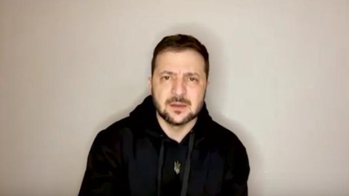 Zelensky, Putin non è nessuno, non mi interessa parlargli