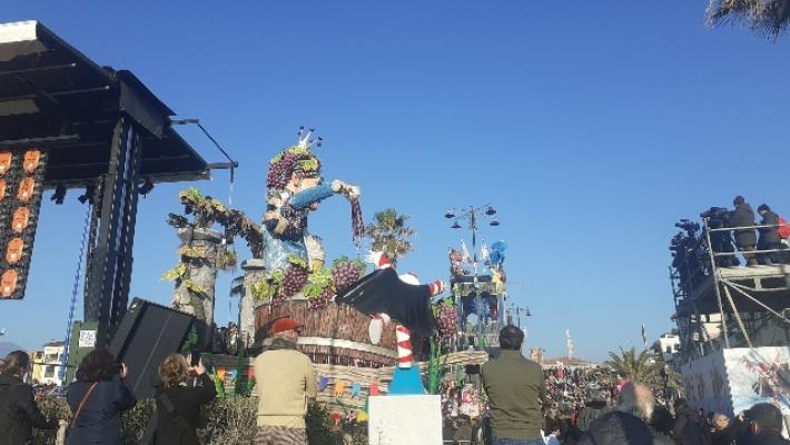 L'allerta meteo fa slittare di un giorno la sfilata d'apertura del Carnevale di Viareggio