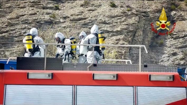 Camion di rifiuti industriali perde liquidi al Frejus