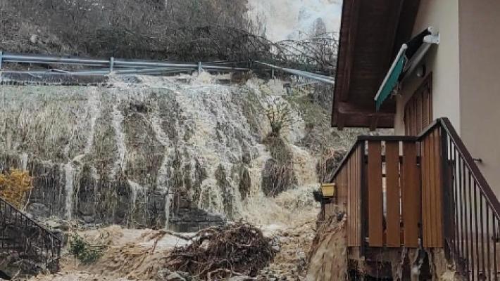 Si rompe condotta in Val Seriana