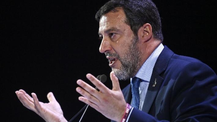 Salvini, 'Per i casi pi&ugrave; gravi la patente va tolta a vita'