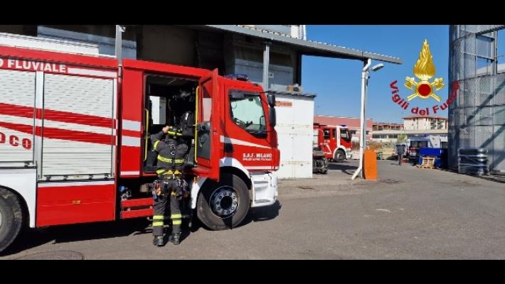 Operaio di 70 anni precipita da 14 metri in cantiere, è grave