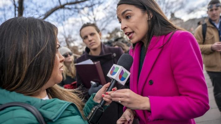 Regali a giudice Corte Suprema, Ocasio-Cortez chiede impeachment