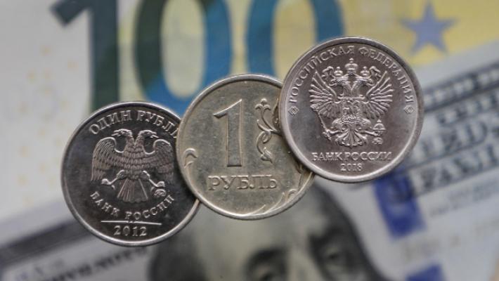 Rublo in calo, dollaro a 80 per la prima volta in un anno