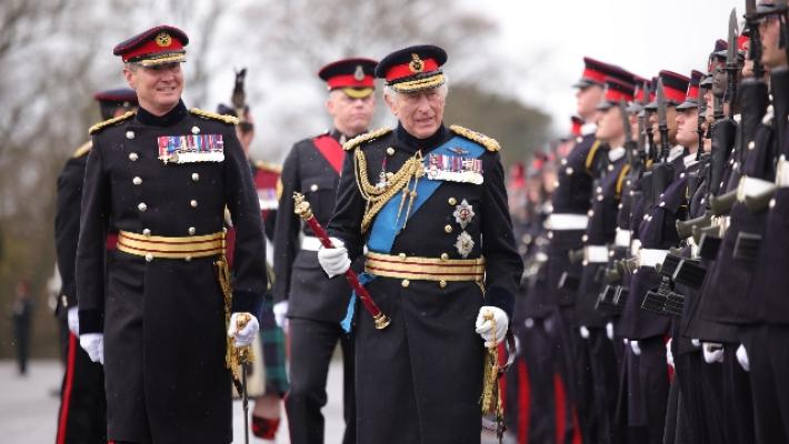 Carlo III più ricco di Elisabetta, oltre 600 milioni di sterline