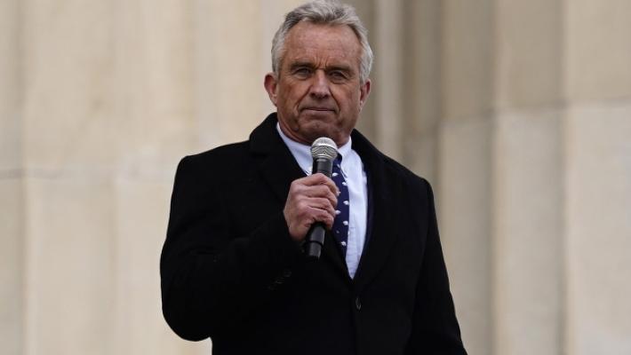 Bob Kennedy Jr sfida Biden e si candida alla Casa Bianca