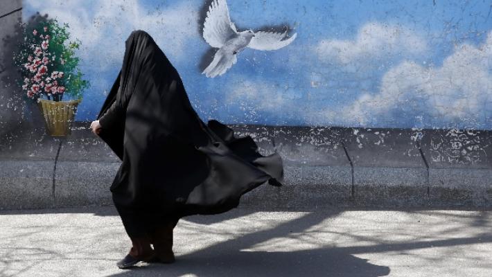 Iran: stretta sul velo obbligatorio anche nei musei