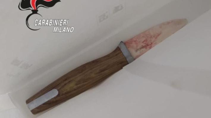 Quattro coltellate al padre durante lite, arrestato nel Milanese