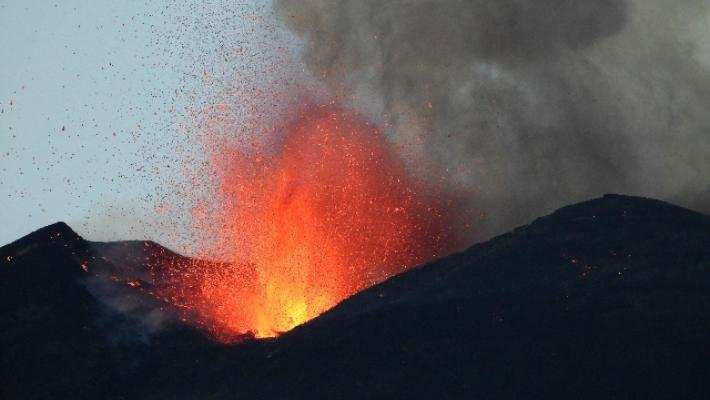 Si riaccende l'Etna, debole attività stromboliana dal Sud-Est