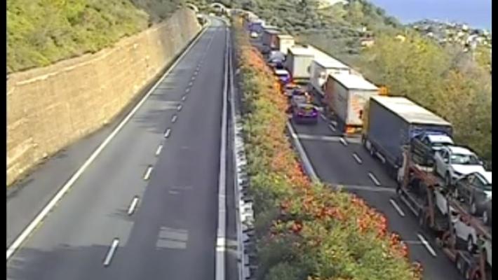 AutoFiori in tilt, 32 km di coda tra Francia e Taggia