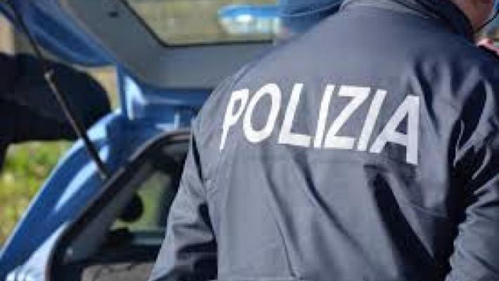 Agguato a Scampia, ucciso un uomo mentre era dal barbiere 