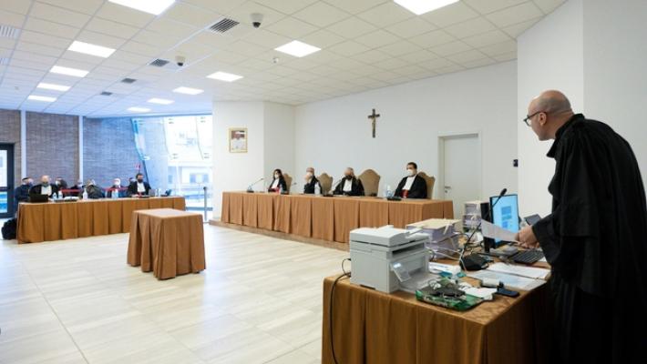 Il cardinal Becciu condannato a 5 anni e mezzo di reclusione