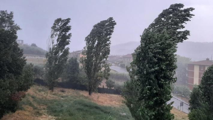 Solstizio molto ventoso, poi caldo anomalo fino a Santo Stefano. In Pianura Padana temperature fino a 20°C per il il Foehn