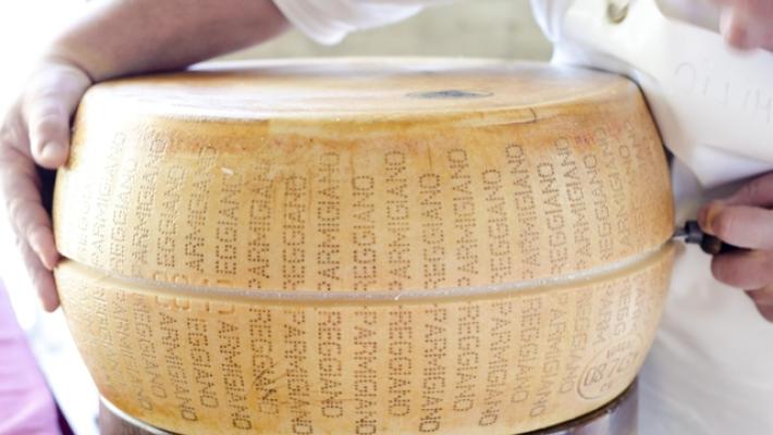 Alimentare, 2023 amaro per chi produce latte da Parmigiano