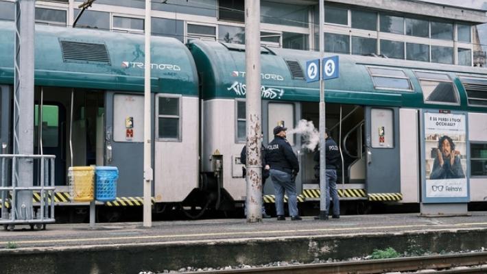 Su Trenord basta viaggi gratis per forze dell'ordine, polemiche