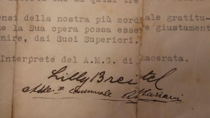 Da una lettera del 1944 scopre che il padre aiutò ebrei e prigionieri di guerra stranieri