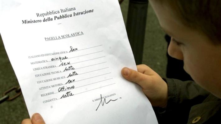 Appello attori e pedagogisti, stop ritorno voti a scuola