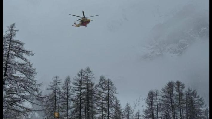 Cade da un salto di roccia, morto sciatore a Courmayeur 