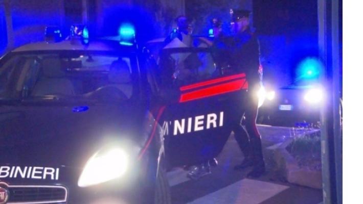 Donna accoltellata in un negozio in centro a Ravenna: è grave, arrestato un uomo 
