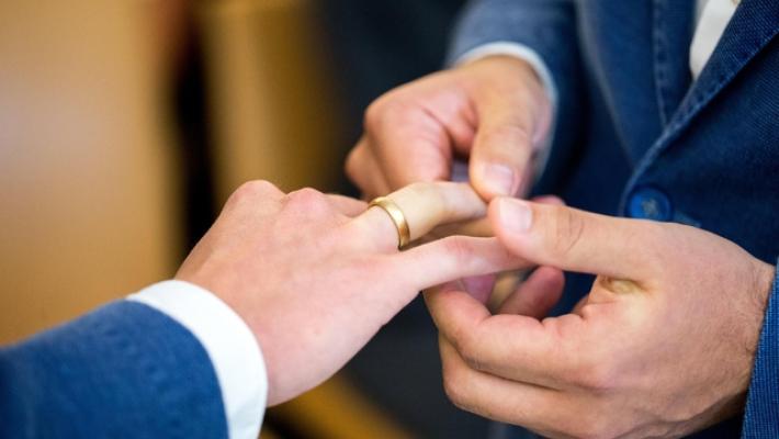 La Chiesa greca scomunica i deputati dopo la legge sulle nozze gay 