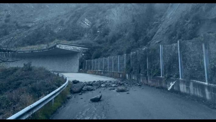 Cinque Terre, due frane sulla viabilità provinciale