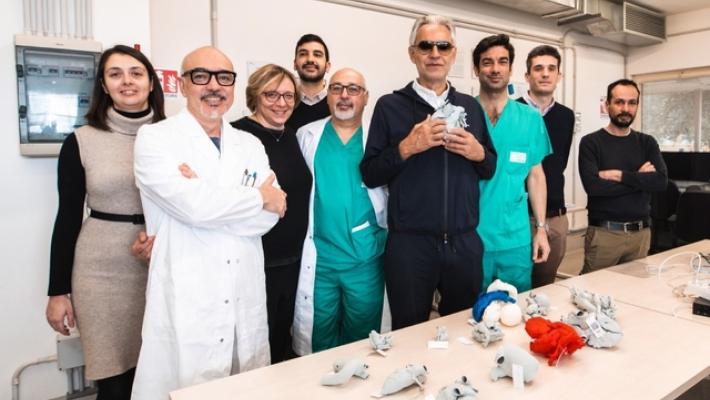 L'ospedale di Massa dona a Bocelli il modello 3d del suo cuore