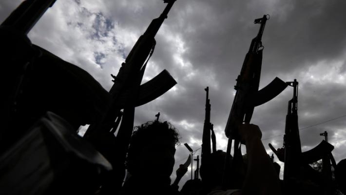 Houthi colpiscono portacontainer Msc, fuoco a bordo