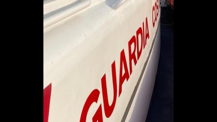 Tre speleologi bloccati in una grotta sul mare, salvati