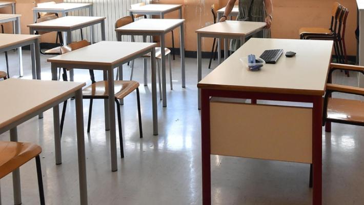 Svastiche in classe, la scuola media annulla la gita