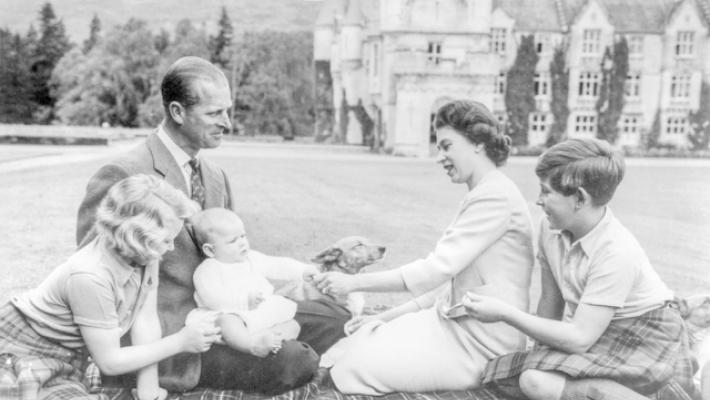 Carlo apre le porte di Balmoral, i primi tour nelle stanze reali