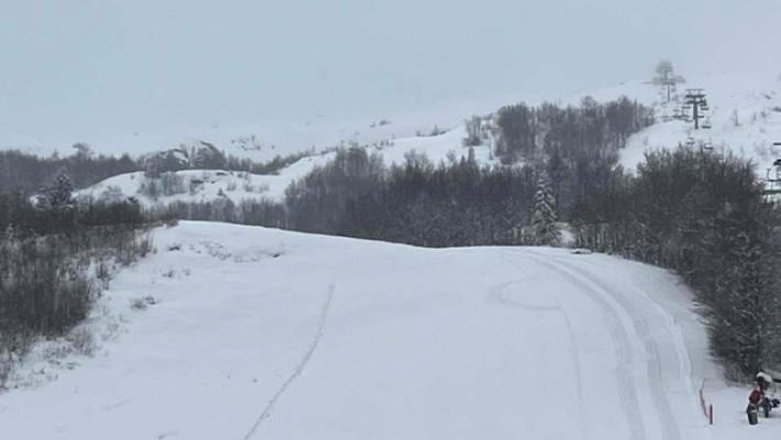 Cade sulle piste sci dell'Abetone, 60enne soccorso con l'elicottero