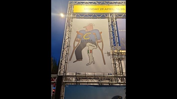 Poster con l'Italia 'gamba malata' al dibattito tra candidati Ue