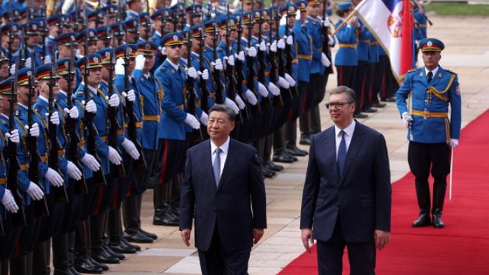 A Belgrado bagno di folla per presidente cinese Xi Jinping