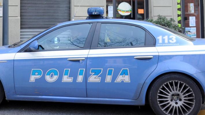 Grave poliziotto accoltellato a Milano